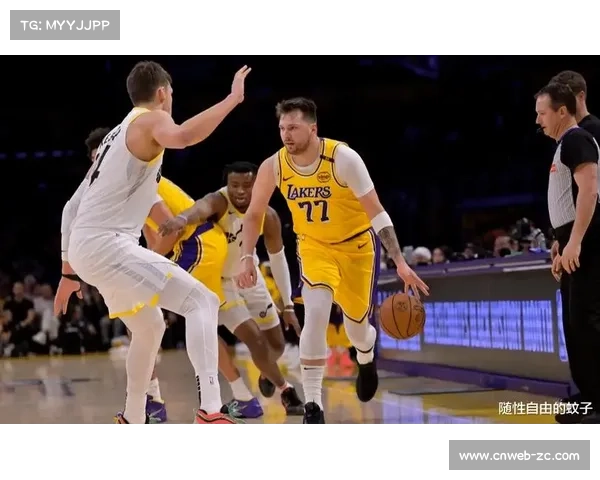 东契奇45分三双,詹姆斯28+7+10,湖人逆转爵士取关键胜利